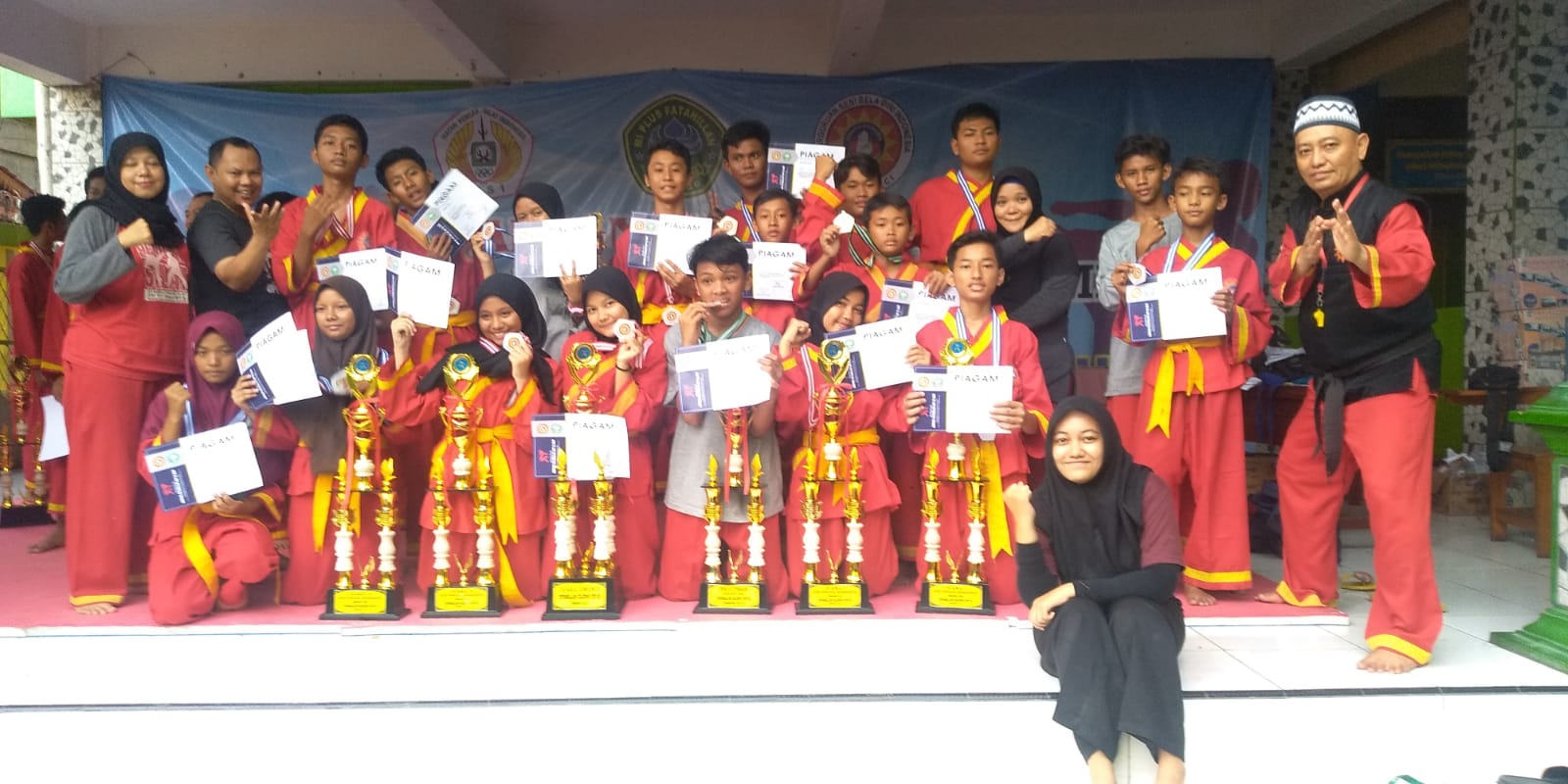 Juara Satu Pencak Silat Se-Jabodetabek MI Plus Fatahillah Juara Satu Pencak Silat Se-Jabodetabek MI Plus Fatahillah