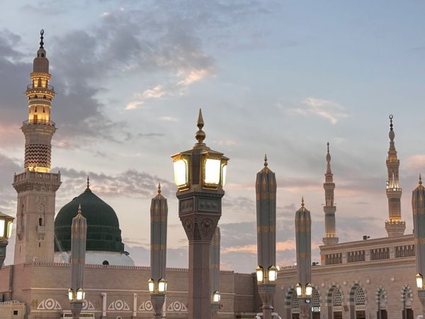 7 Amalan Keutamaan di Hari Jumat 7 Amalan Keutamaan di Hari Jumat